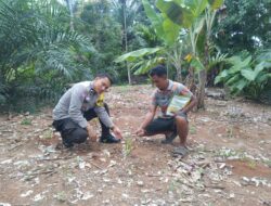 Dukung Program Ketahanan Pangan!! Bhabinkamtibmas Berikan Bibit Jagung Kepada Warga.