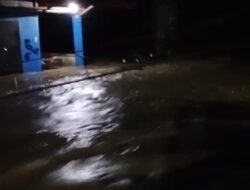 Sungai Padang Guci Meluap Rendam Ratusan Rumah Warga