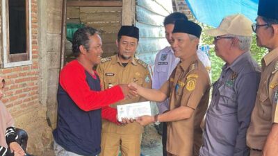 Wakil Bupati Kaur Serahkan Santunan Ke Keluarga Korban Tenggelam Di Maje