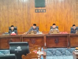 Wabup Kaur Menghadiri Paripurna DPRD Kaur Bahas Rekomendasi Atas LKPJ Bupati TA 2024