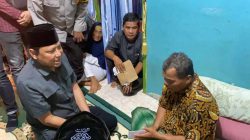 Kapolres Kaur Sampaikan Duka Di Rumah Korban Tenggelam